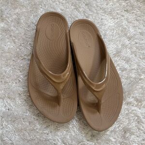 OOFOS women's OOlala recovery sandals size 8